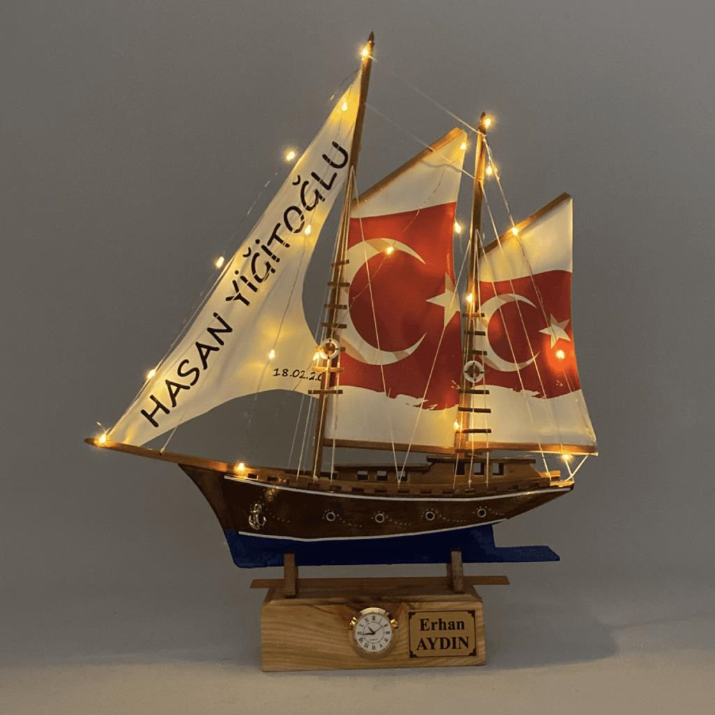 Kişiye Özel Saatli, İsimli Ahşap Gemi Maketi - Türk Bayraklı, El Yapımı Led Işıklı