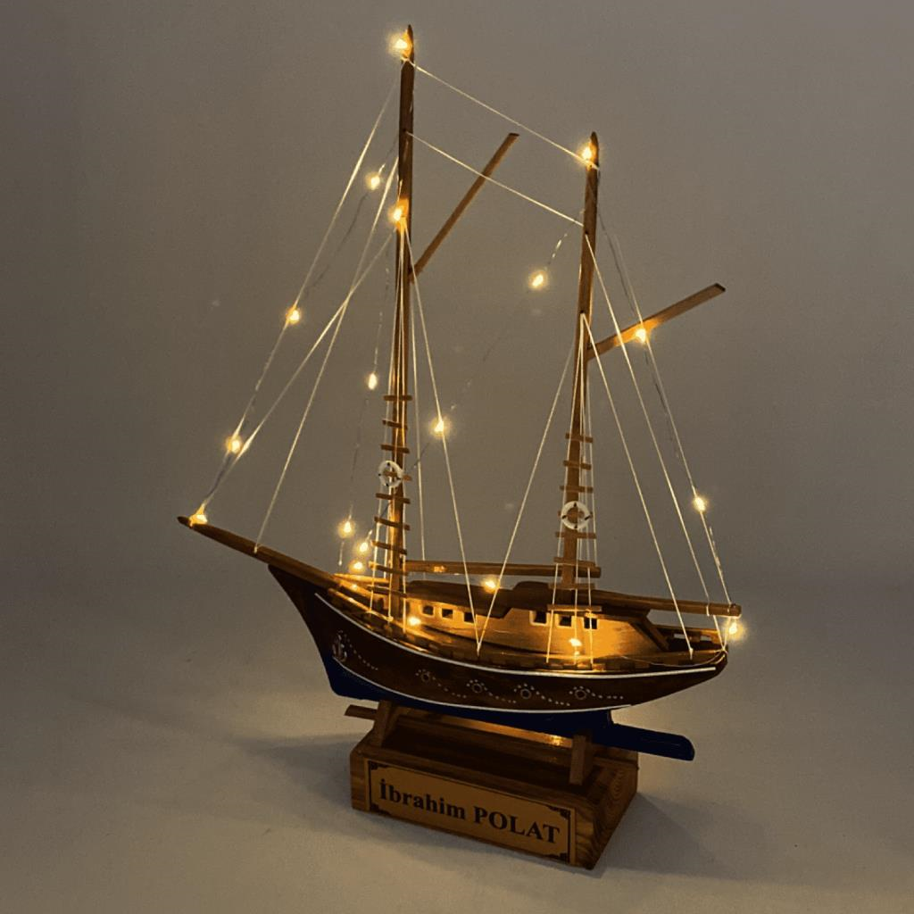 Kişiye Özel Tasarlanmış Doğal Ahşap Gemi Maketi, El Yapımı Led Işıklı