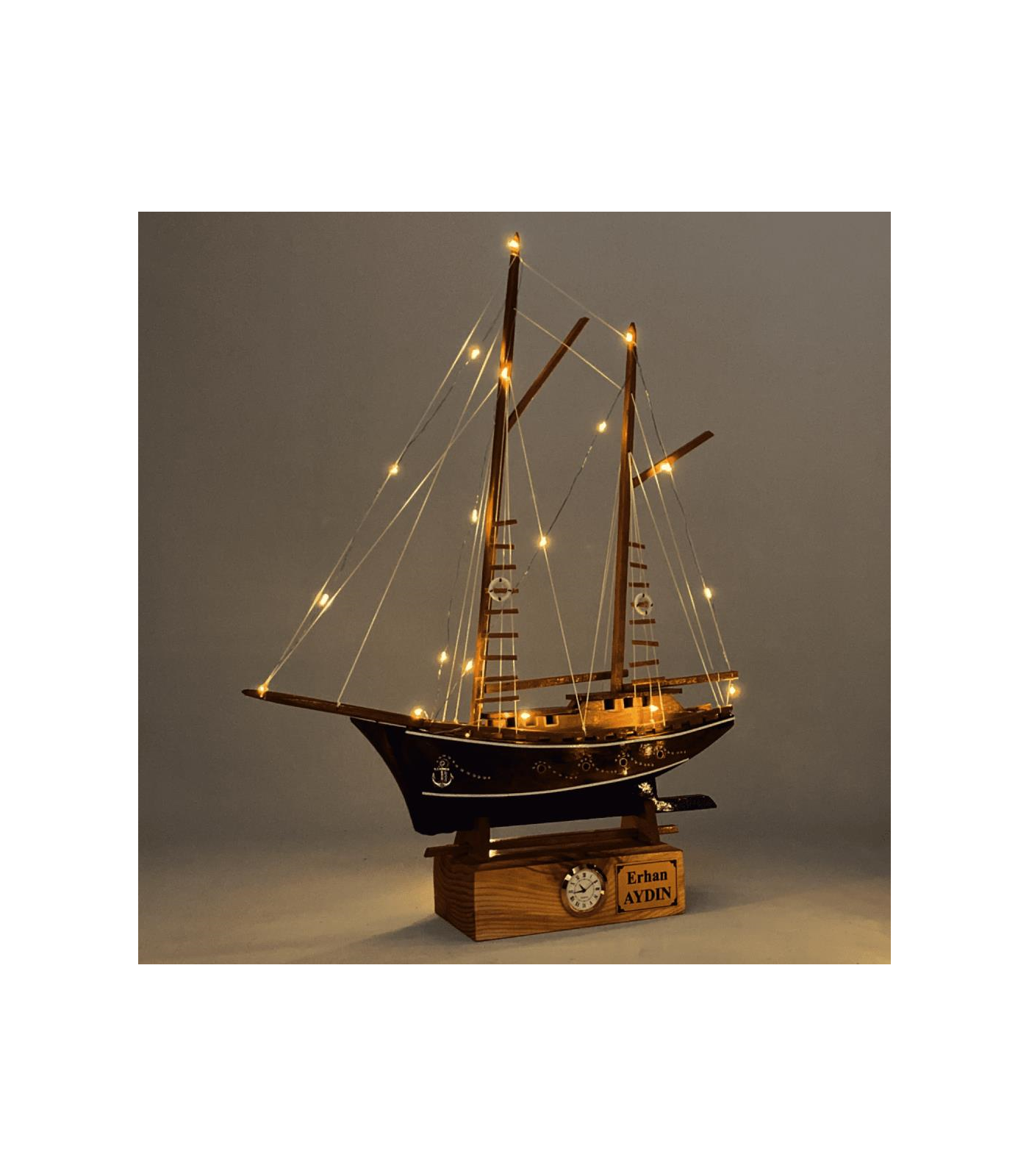 Kişiye Özel Tasarlanmış Doğal Ahşap Gemi Maketi, El Yapımı Led Işıklı ve Saatli