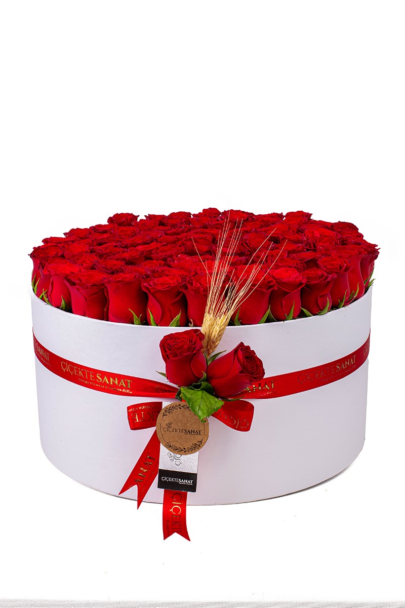 Whıte Box 101 Red Roses