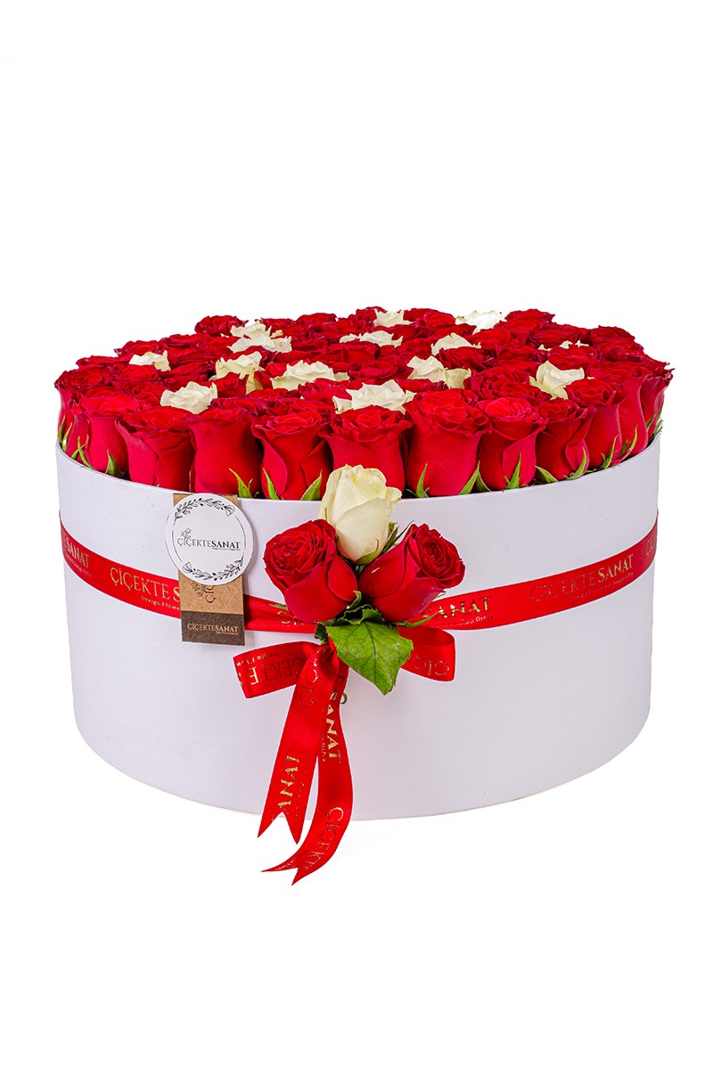 Whıte Box 101 Red & Whıte Roses
