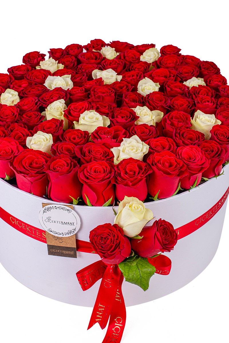 Whıte Box 101 Red & Whıte Roses