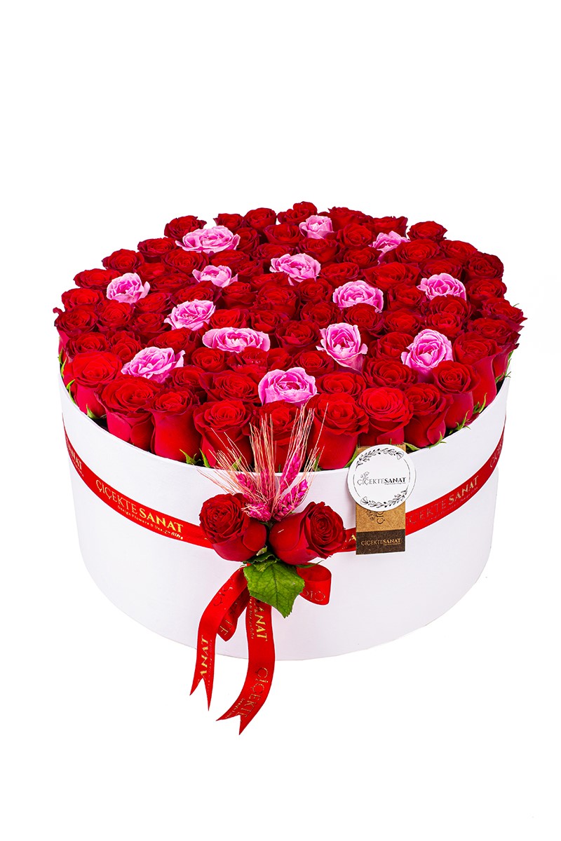 Whıte Box 101 Red & Pink Roses